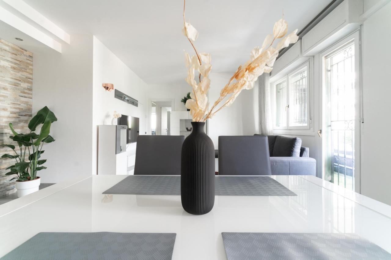 Oasis Luxury - A.C/Terrace/2Bedrooms Bergamo Bagian luar foto