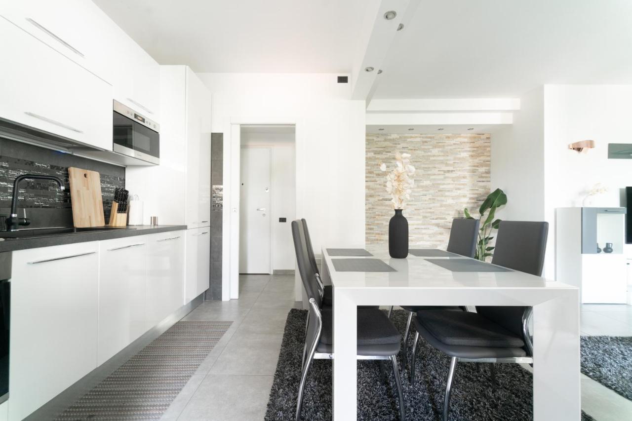 Oasis Luxury - A.C/Terrace/2Bedrooms Bergamo Bagian luar foto