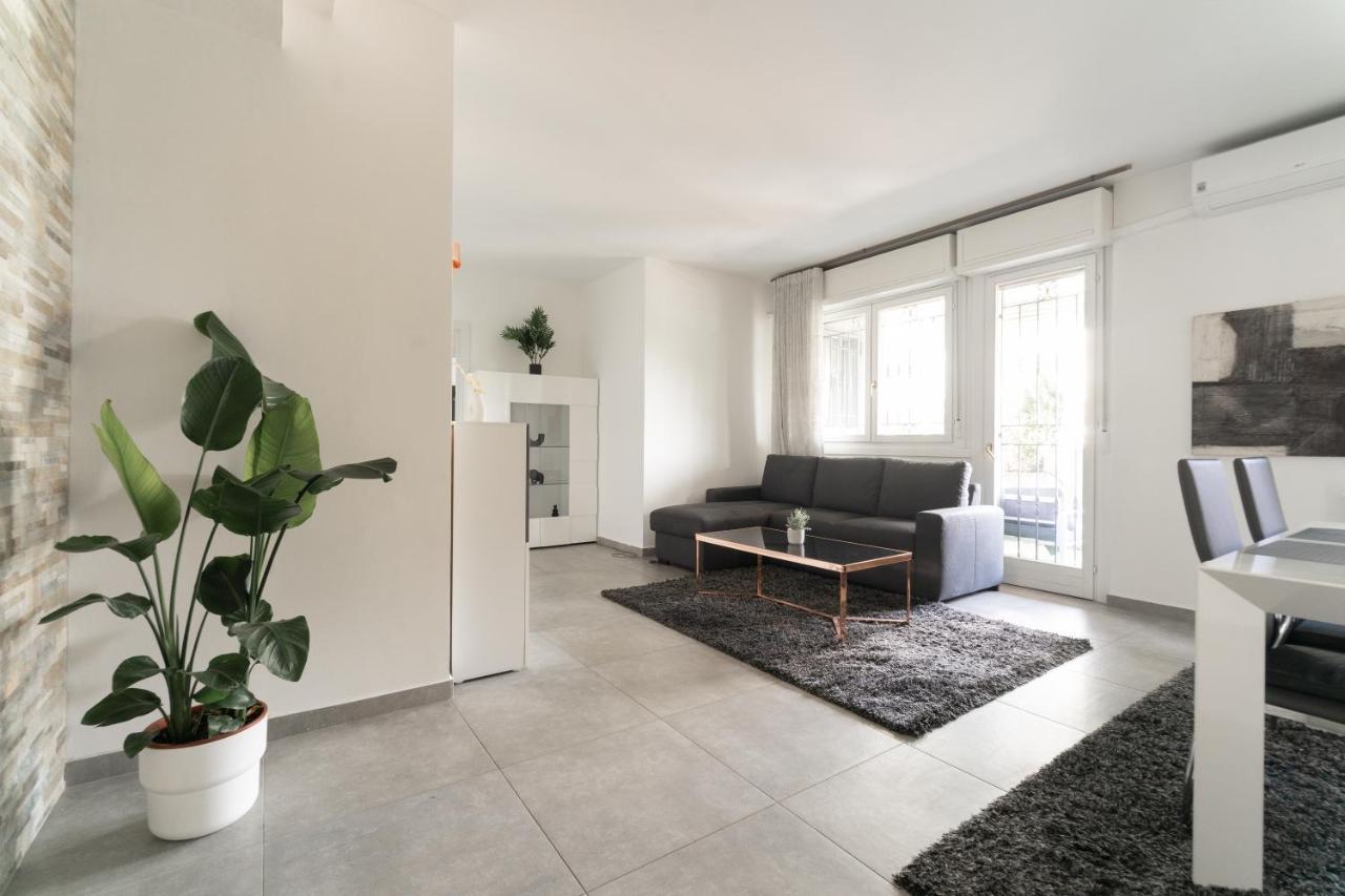 Oasis Luxury - A.C/Terrace/2Bedrooms Bergamo Bagian luar foto