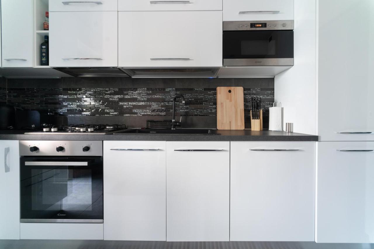 Oasis Luxury - A.C/Terrace/2Bedrooms Bergamo Bagian luar foto