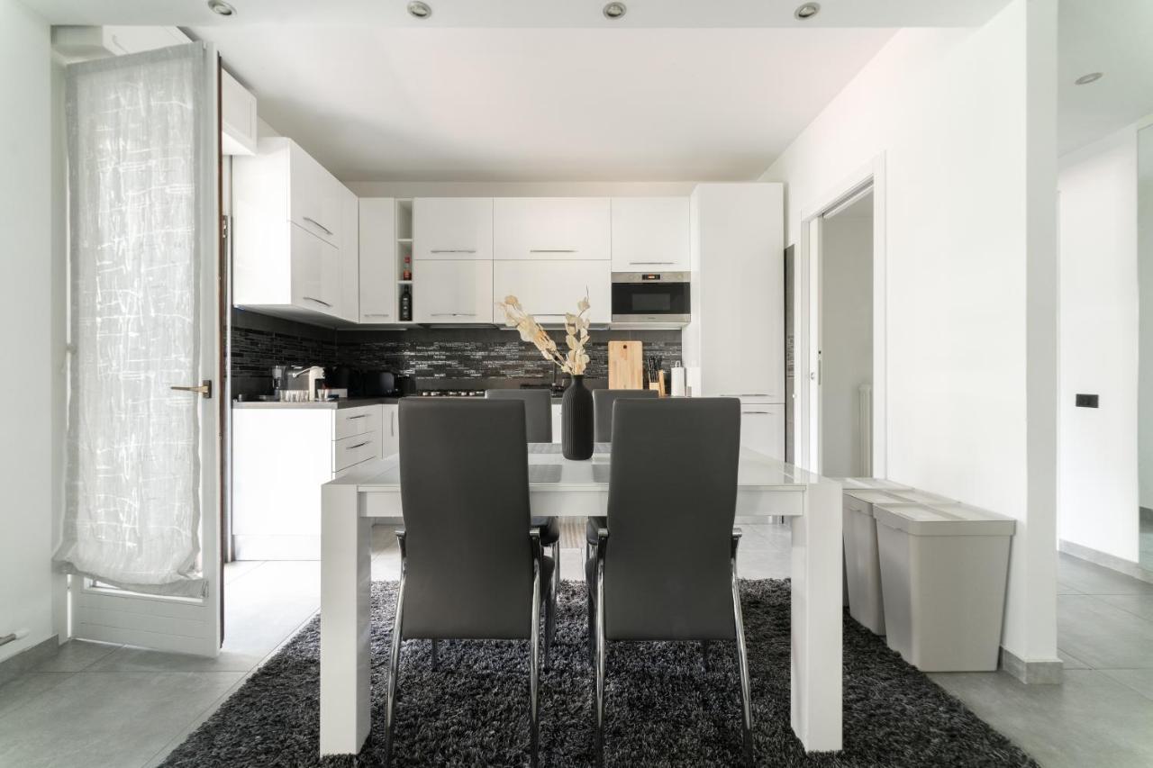Oasis Luxury - A.C/Terrace/2Bedrooms Bergamo Bagian luar foto