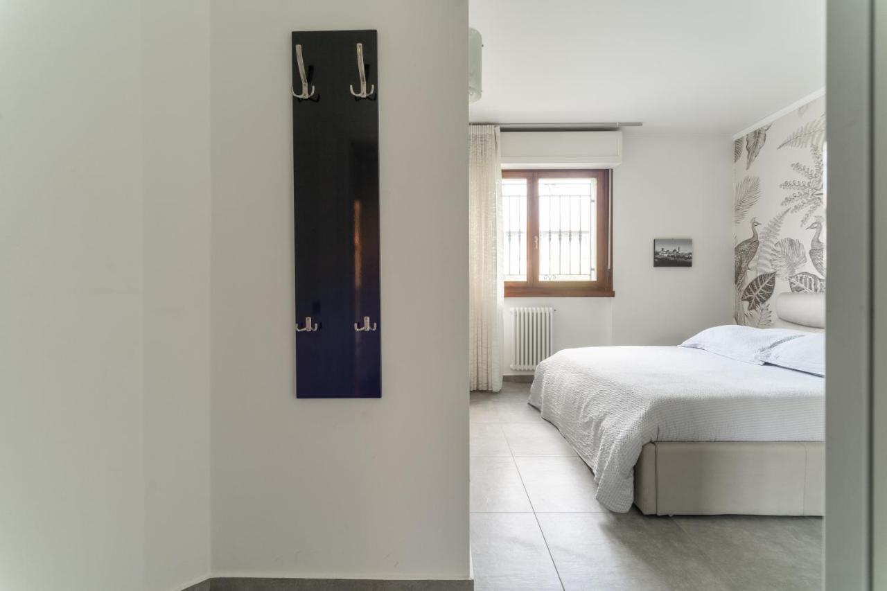 Oasis Luxury - A.C/Terrace/2Bedrooms Bergamo Bagian luar foto